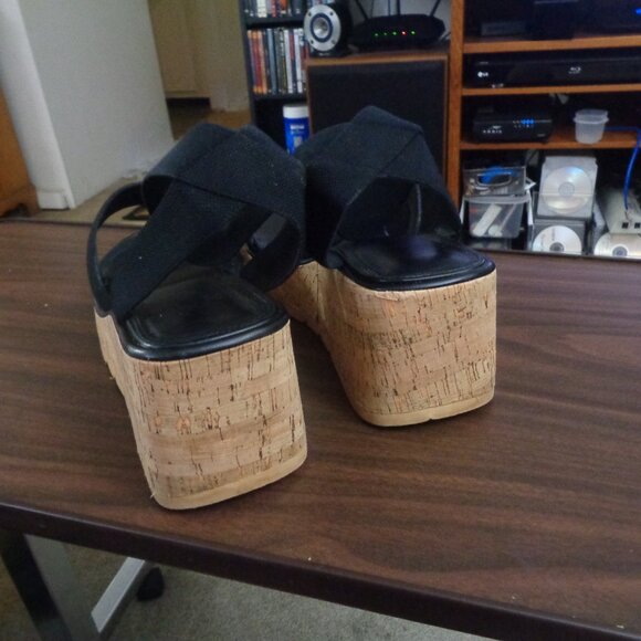 Torrid Triple Band Stretch Wedge Pre Owned  sz 13ww - Picture 6 of 7